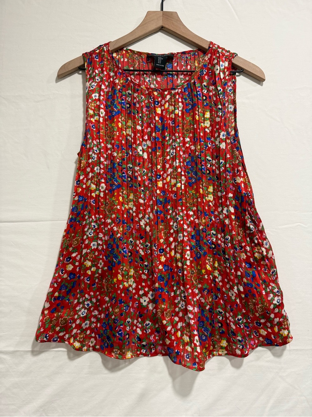 Rachel Zoe Red Floral Pleated Sleeveless Blouse Flowy Top Size M